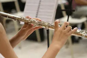 Hands playing the traverse flute.